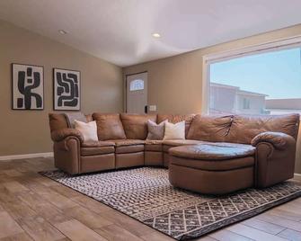 The Hideaway - 50 Mile Views Sleeps 8 Big Garage - Page - Wohnzimmer