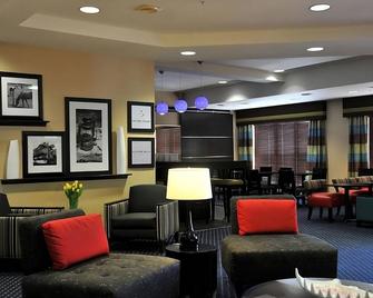 Your Peaceful Mountain Escape! Free Breakfast, Indoor Pool, Free Parking! - Glenwood Springs - Lounge