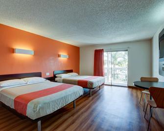 Motel 6 Irvine Orange County Airport - Santa Ana - Bedroom