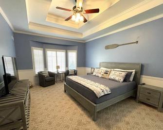 Beautiful Lake Lanier Home, 2 story dock, Paddle Boards, & Pedle Boat - Dawsonville - Habitación