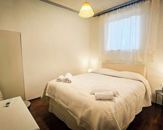 Luljeta's Guest House -\nYour Peaceful Haven in Hydra’s Heart. - Mandraki - Bedroom