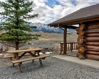 Roosevelt Hotel - Yellowstone - Gardiner - Patio