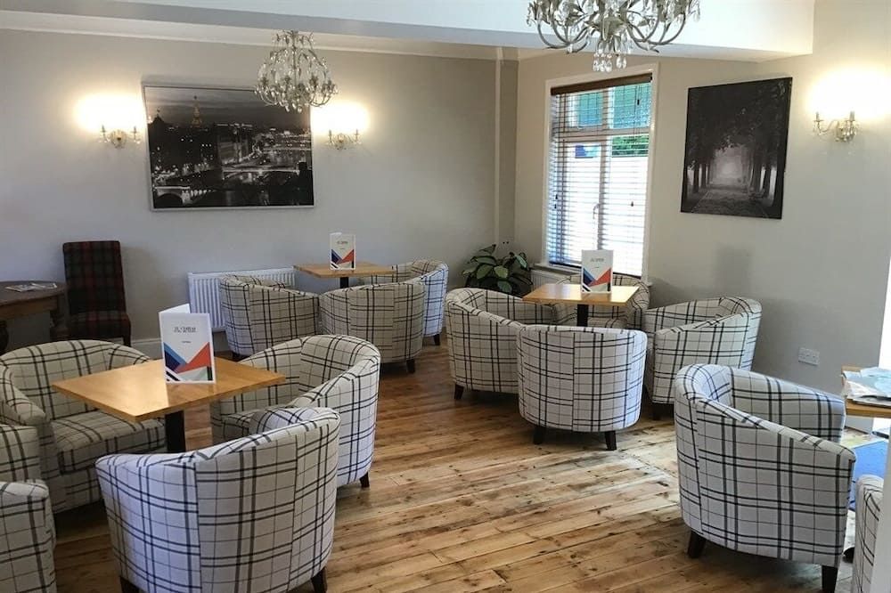 Le Chateau - סאות'האמפטון - מסעדה