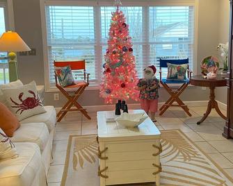 Oyster Shack by the Bay / 4 minutes to Morehead City Waterfront/Big Rock Landing - Morehead City - Living room