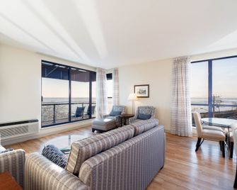 Ocean Promenade Hotel - White Rock - Sala de estar