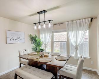 Private Patio Modern Killeen Vacation Rental! - Killeen - Dining room