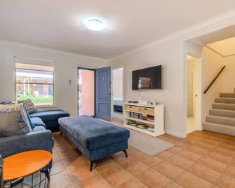 Middleton Beach by the BnB Collection - Albany - Living room