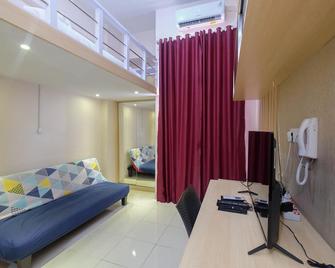 Comfy and Tidy Studio at Dave Apartment - Depok - Sala de estar