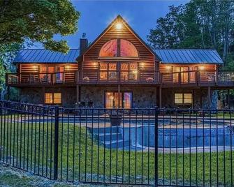 Secluded Lake front log cabin home in Chautauqua County - Westfield - Edificio