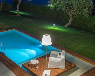 Avaton Luxury Beach Resort - Ouranoupoli - Bể bơi