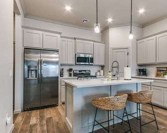 Furnished 4 Br Yukon Home Quiet Neighborhood - Yukon - Cocina