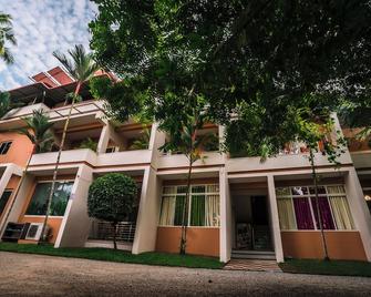 Vasudevam Premium Suites - טריבאנדרום - בניין