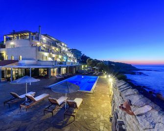 Cavos Bay Hotel and Studios - Armenistis