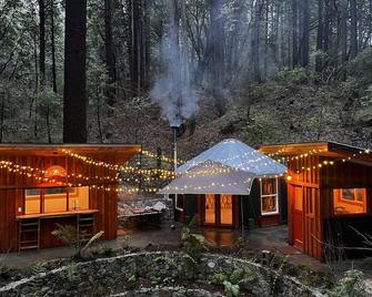 Magical Yurt in the woods - 2 miles from town - Nevada City - Building