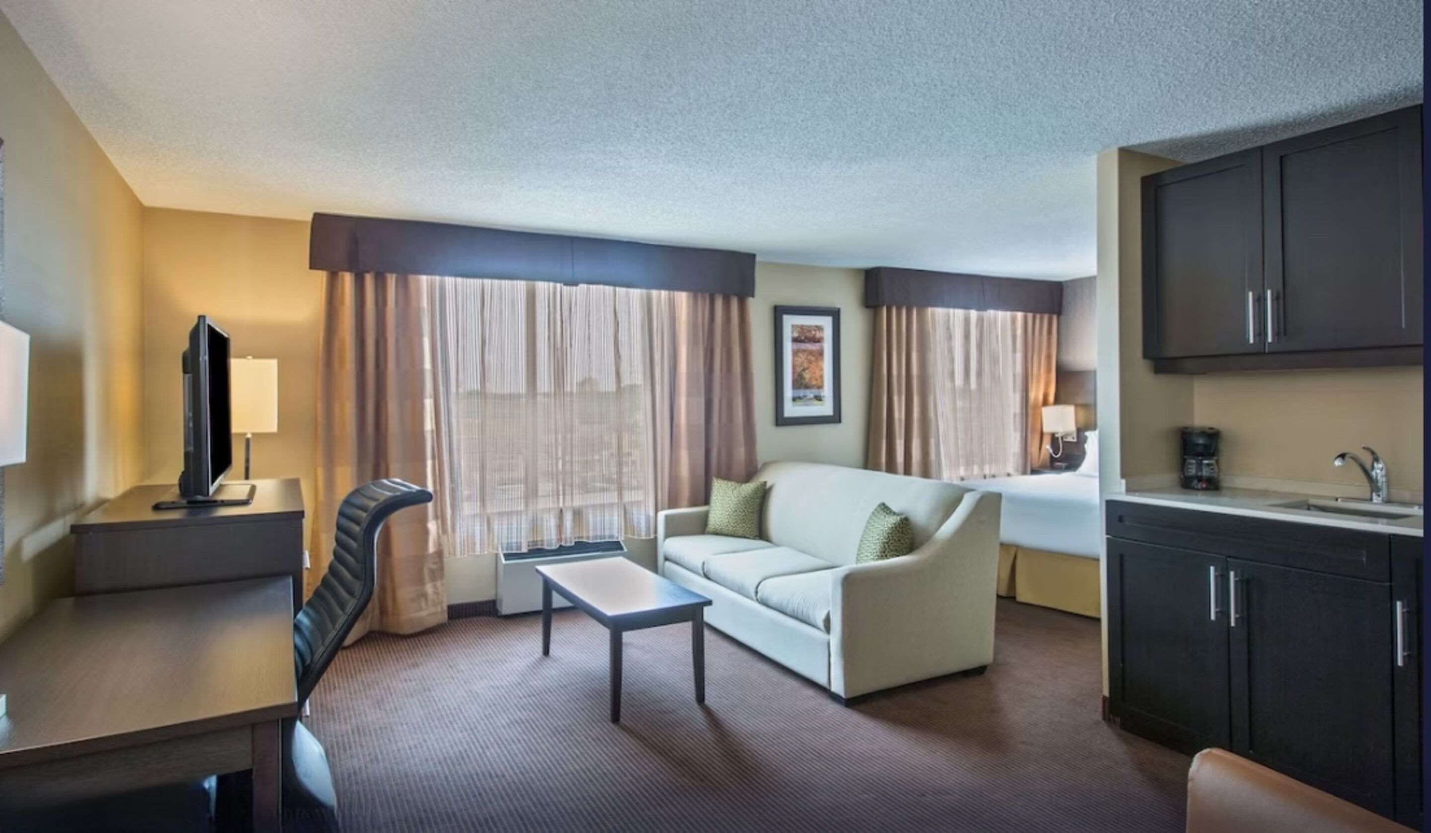 Quality Inn & Suites Regina Downtown thumbnail 3