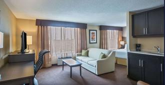 Quality Inn and Suites - Regina - Oturma odası