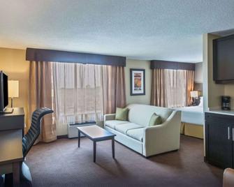 Quality Inn and Suites - Regina - Living room