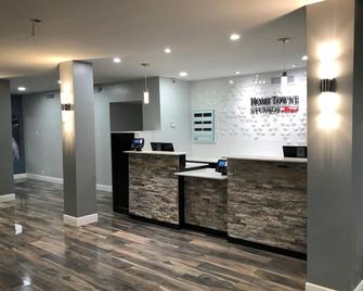 HomeTowne Studios by Red Roof San Antonio E - Frost Bank Center - San Antonio - Front desk