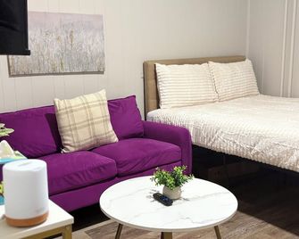 Modern Studio Smarttv, Coffee Bar & Rainfall Shower - Pottsville