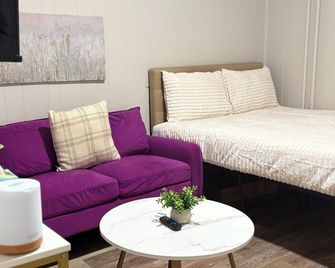 Modern Studio Smarttv, Coffee Bar & Rainfall Shower - Pottsville