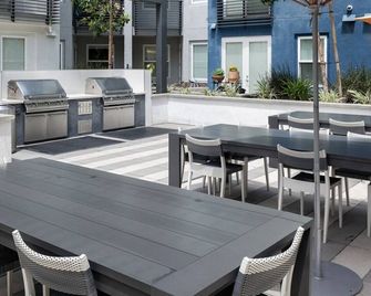 Tangerine Terrace -10 min to Disney - Angel Stadium - Orange - Patio