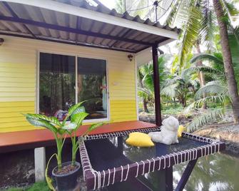 Ban Kunlaya Homestay - Damnoen Saduak - Patio
