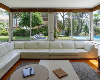 Villa Guidi 10 in Cervia - Milano Marittima - Living room