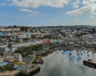 Golden Vanity Suite - Sea View - Free Wi-Fi - Brixham - Außenansicht