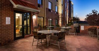 TownePlace Suites by Marriott Garden City - Garden City - Patio