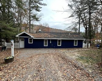 Classic Maine Cottage on Water's Edge - Casco - Edificio