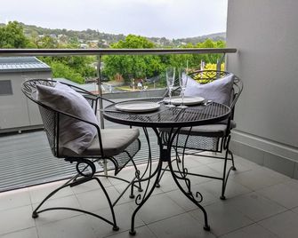 The Botanical 304 - Albury - Balcón