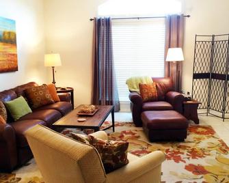 High Style Accommodations With Peaceful Patio! - College Station - Living room