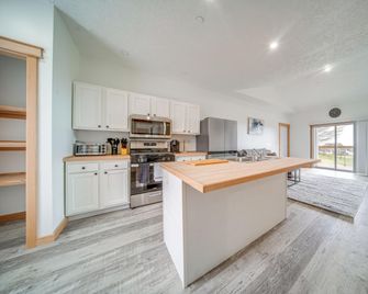 4 Mi to Lake Erie Access Condo on the Greens - Erie