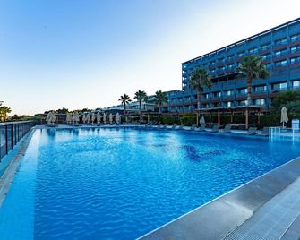 The Nowness Luxury Hotel & Spa Adulty Only - צזמה - בריכה