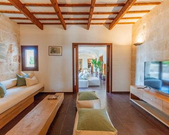 Llucalari Nou, traditional country house with private pool - Alayor - Sala de estar