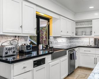 The Grand Waterside Estate Easy drive to Yosemite - Modesto - Kitchen