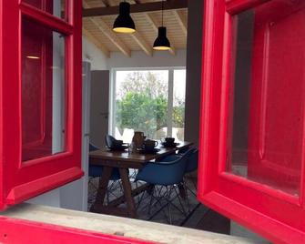 Funky cottage for 2, patio, garden, mountainview. Coast 14 km. Rota Vicentina. - Cercal (Setubal) - Eetruimte