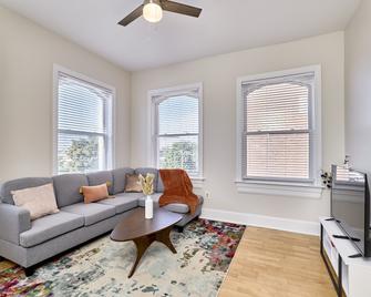 White House at Grand Central - St. Louis - Living room