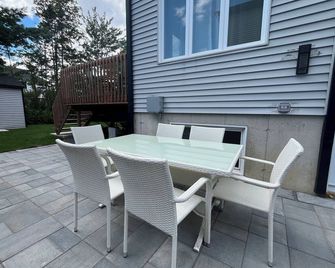 Luxueuse Villa, Unique En Ville - Драммонвіль - Патіо