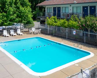 Motel 6 Richmond Airport - Sandston - Pool