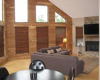 Frio River, Furnished Home, Birdwatcher's Paradise - Rio Frio - Living room