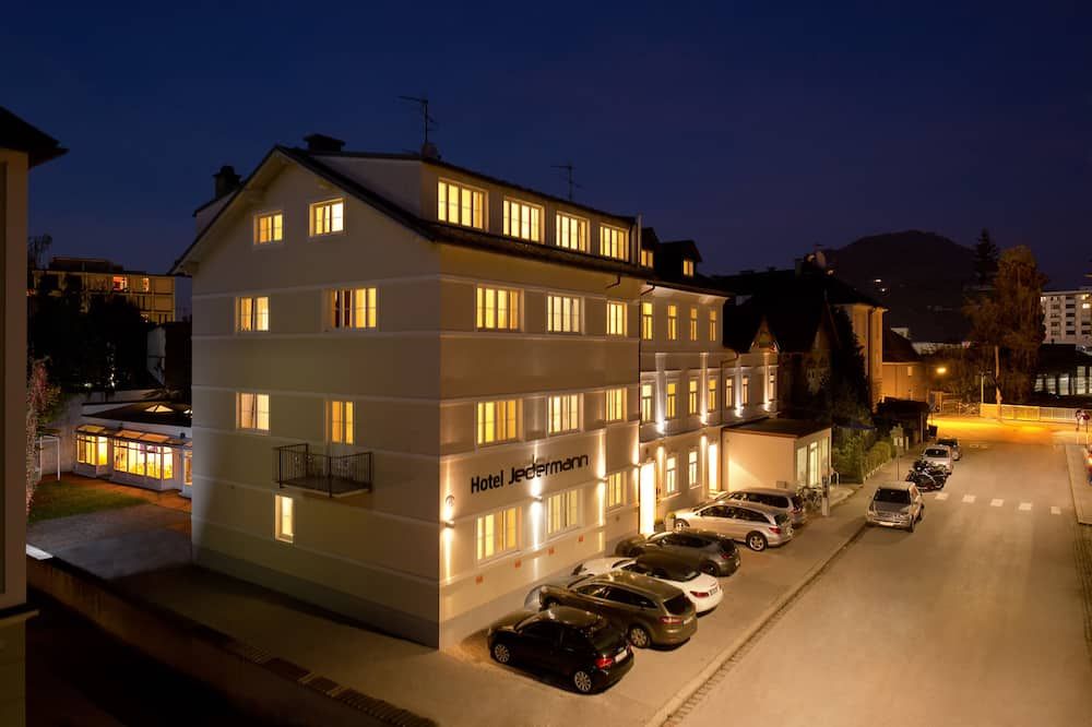 Building view of Hotel Jedermann