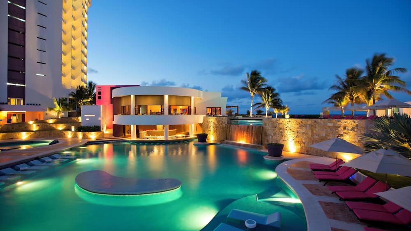 Krystal Grand Punta Cancun