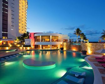Krystal Grand Punta Cancun - Cancún - Uima-allas