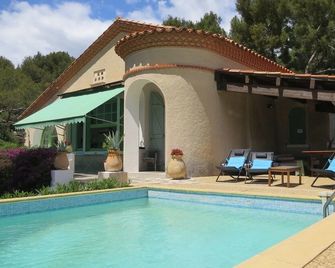 Cassis Hostel Les Heures Claires - Cassis - Piscina
