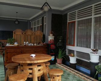 Metro Malioboro Living - Yogyakarta - Patio