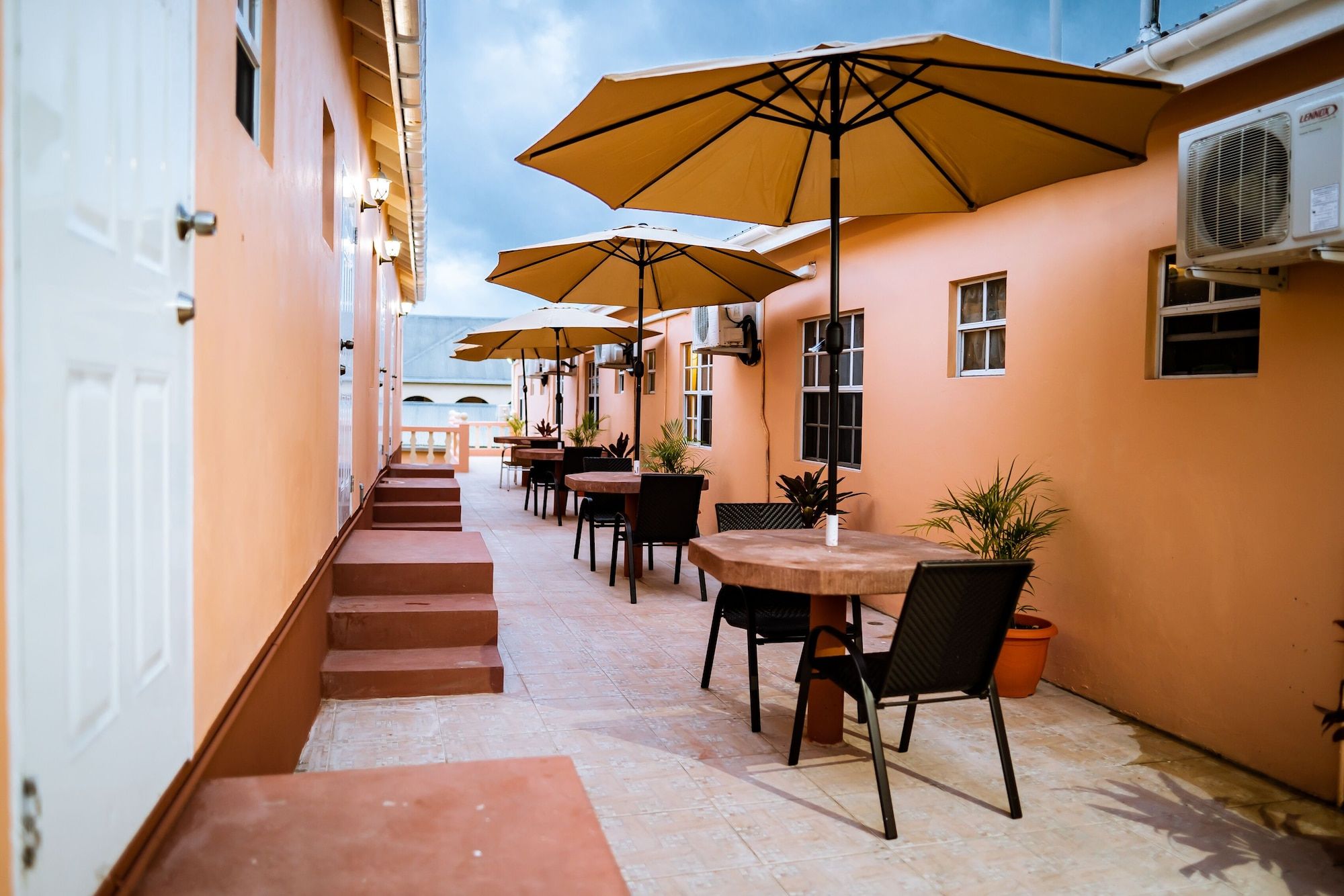 Connies Comfort Suites - St. John's - Patio