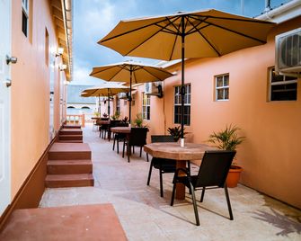 Connies Comfort Suites - St. John's - Patio