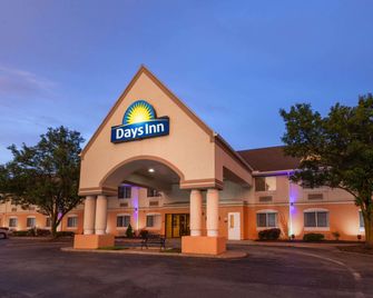 Days Inn by Wyndham Milan Sandusky South - Milan - Edificio
