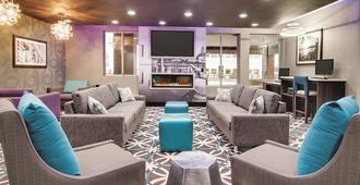 La Quinta Inn & Suites by Wyndham Cleveland Airport West - North Olmsted - Lounge